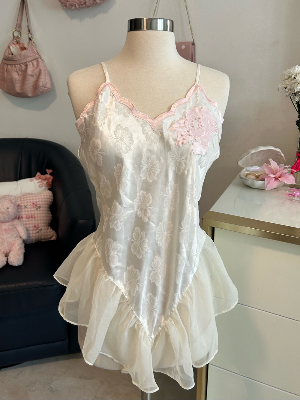 Vintage Victorias Secret Y2K White & Pink Floral Lace Teddy